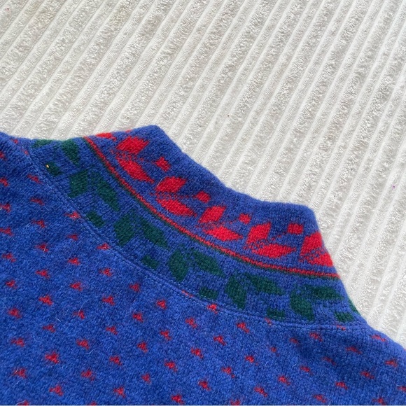 Vintage Avon Knit Pure Wool V-neck Knit Sweater | Size M - Picture 5 of 8